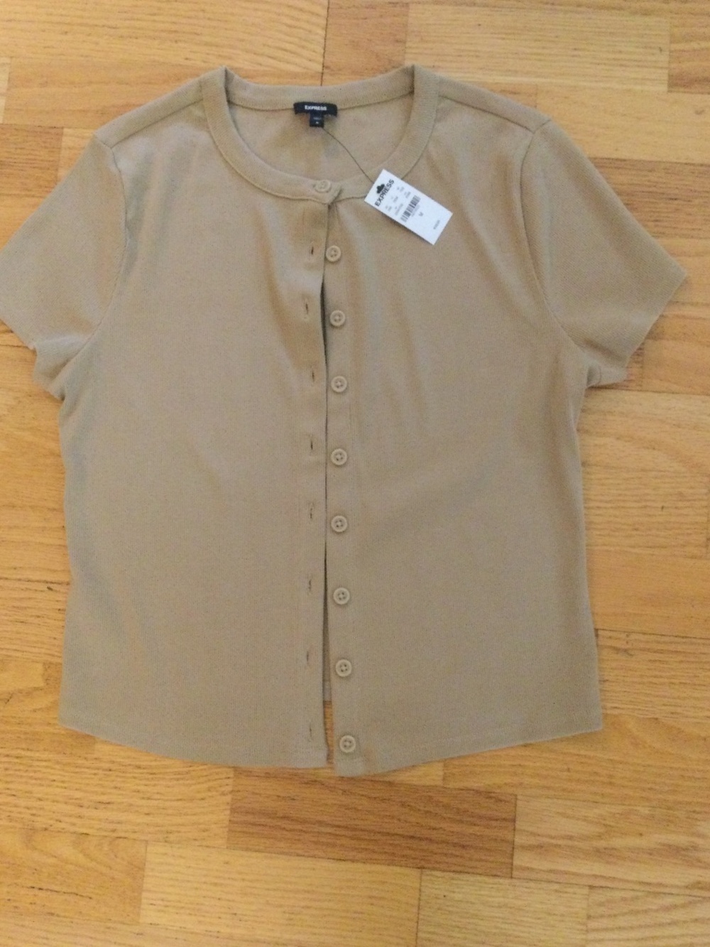 NWT. express short sleeve Top